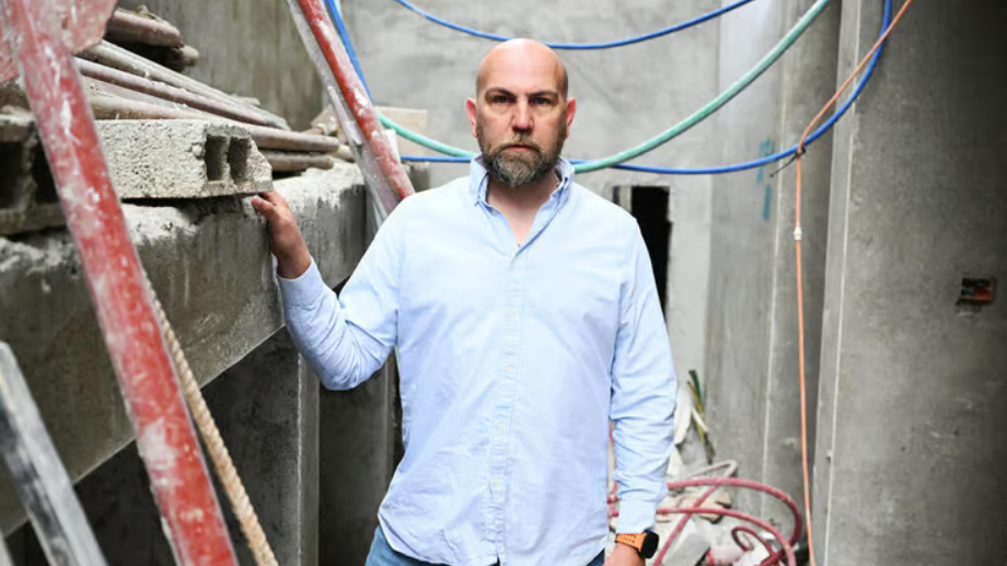 "אנחנו מדינה שורדת. אנשים מוכרים נכסים מלחץ ואחר כך מתחרטים"